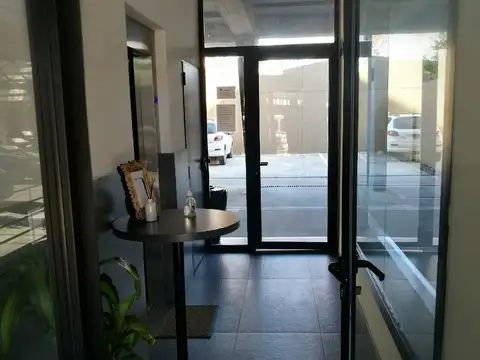 Alquiler departamento a cuadra y media de la plaza 12 de Octubre. Amenities.