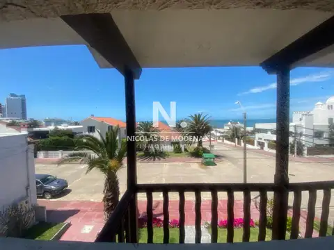 Casa 5 ambientes con 4 baños