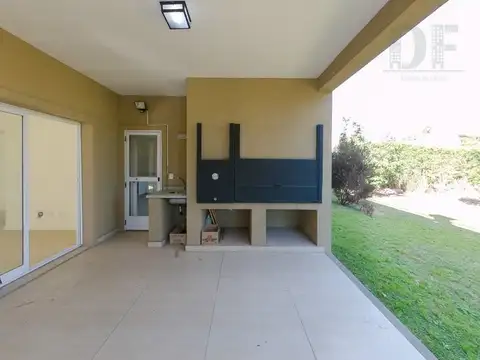 Casa en Venta en Las Orquideas, USD 210.000