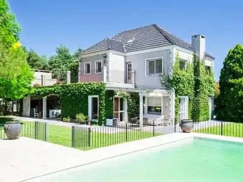 Casa en Venta en Barrio Cerrado Altos del Carmen, USD 250.000