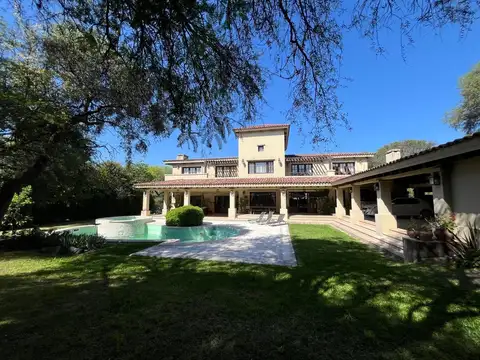 CASA EN VENTA 5 DORMITORIOS COUNTRY EL BOSQUE