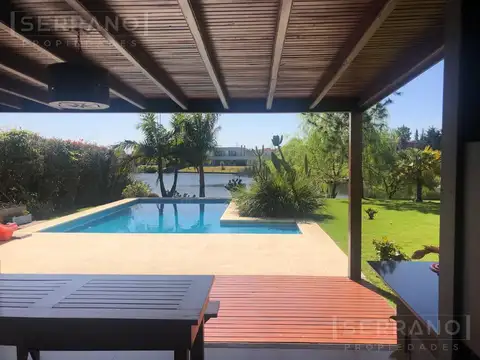 Casa en Alquiler Temporal con 2 cocheras