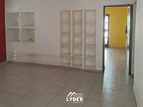 Casa en venta c/ cochera. Zona Terminal,