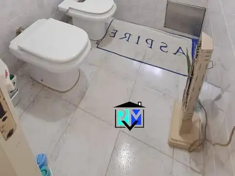 Casa en buen estado con servicios, barrio residencial Nebel