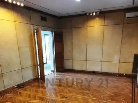 Oficina en Alquiler con 1 cochera