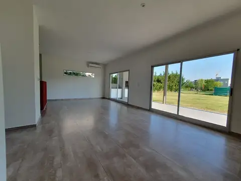 Casa en Alquiler en Belen De Escobar, USD 1.600