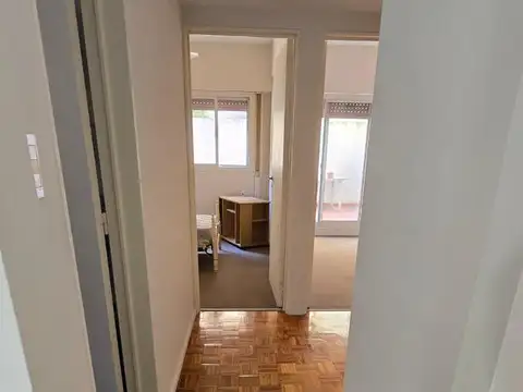 DEPARTAMENTO DE 3 AMBIENTES CON BALCON Y COCHERA CUBIERTA EN ALQUILER. OLIVOS