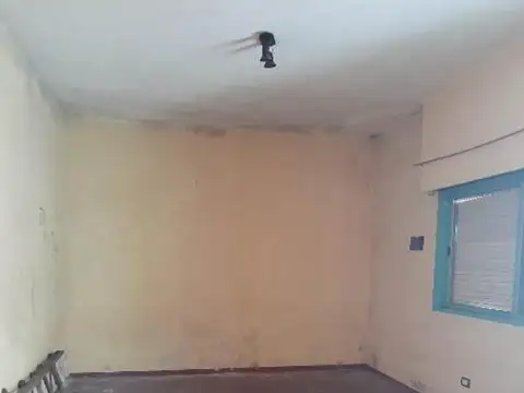 2 LOCALES EN VENTA CON VIVIENDA, MORON