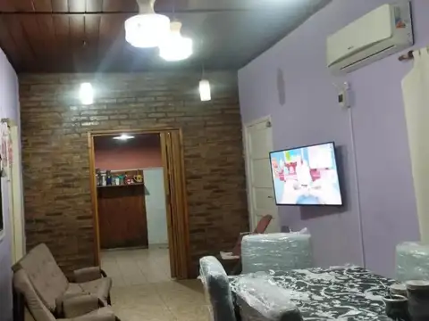 Casa en venta - 2 Dormitorios 2 Baños - 370Mts2 - Avellaneda