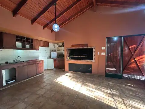 Casa 3 ambientes con 2 baños