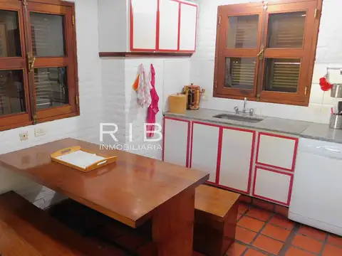 Casa en Venta con 3 cocheras