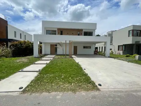 Casa en Venta de 4 Ambientes en Greenville Polo & Resort