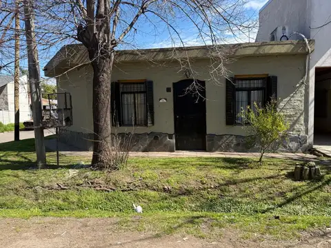 VENTA DE CASA 3 DORMITORIOS GARAGE PATIO PARRILLA  IDEAL COMERCIO  GAS APTO PRESTAMO HIPOTECARIO
