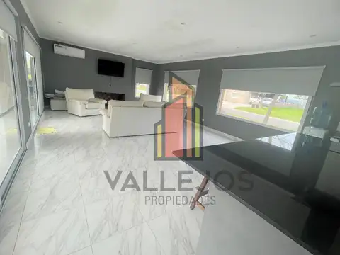 Casa 4 ambientes con 3 baños