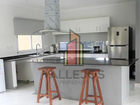 Casa en Venta con 6 cocheras