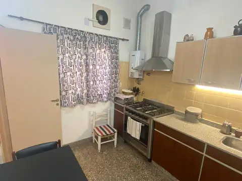 2 PH PB  2 AMB. AL FRENTE Y 3 AMB.  AL CONTRAFRENTE EXCELENTE ESTADO SE VENDE TODO JUNTO