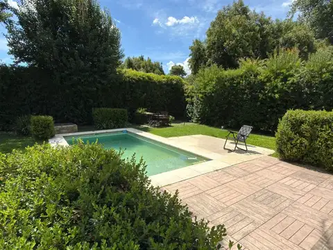 Casa 7 ambientes con 2 baños