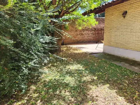 VENTA QUINTA DE 4 AMBIENTES EN VILLA LUZURIAGA