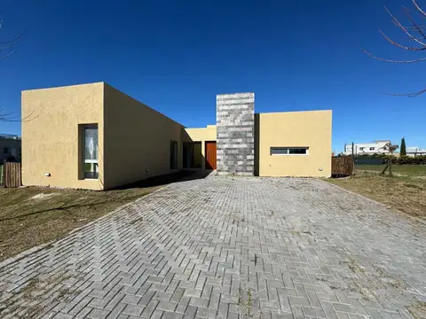 CASA DE 4 AMBIENTES EN SAN VICENTE A EXTRENAR