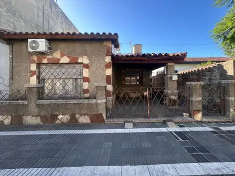 Oportunidad en Gerli: Casa 3 Amb fdo y pileta