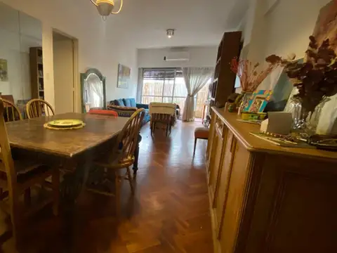 Venta Amplio 4 Ambientes con Cocina Separada y Balcón Corrido. Barrio Norte / Retiro