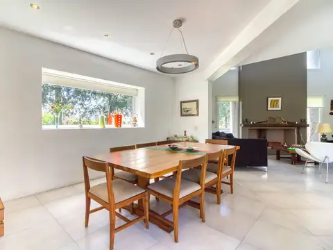 Casa 5 ambientes con 4 baños