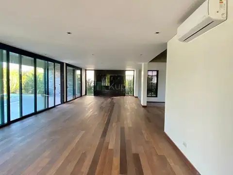 Casa 7 ambientes con 6 baños