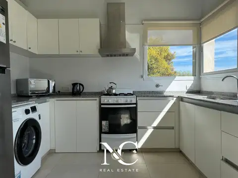 Casa 4 ambientes con 2 baños