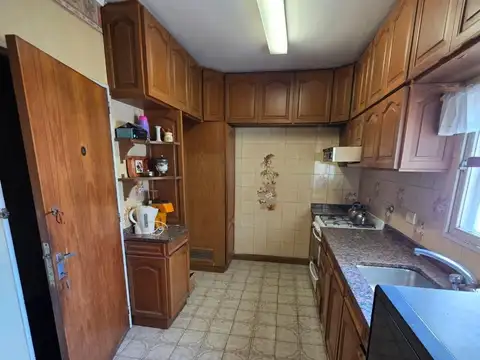 Departamento 6 ambientes con 2 baños