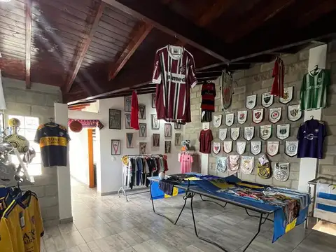 Casa en Venta con 2 cocheras