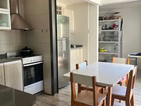 CASA CON GARAGE, CONSULTORIO Y LOCAL