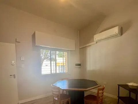 CASA CON GARAGE, CONSULTORIO Y LOCAL