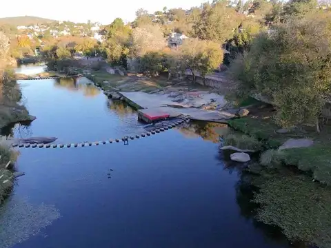 Casa 9 ambientes con 2 baños