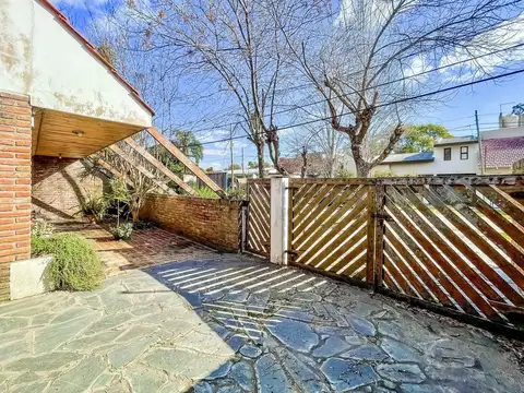 Casa 6 ambientes con 2 baños