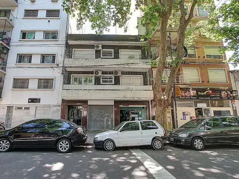 Local a la calle ubicado en el tradicional barrio de Flores,  dispone de 56 m² totales, .