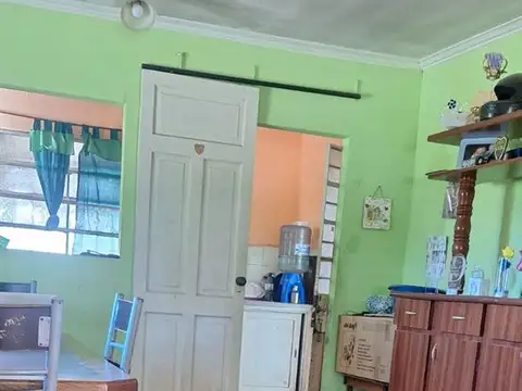 Casa 4 ambientes con 1 baño