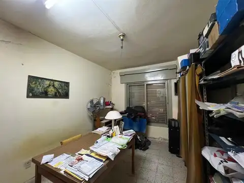 Casa con local sobre Avenida Suipacha