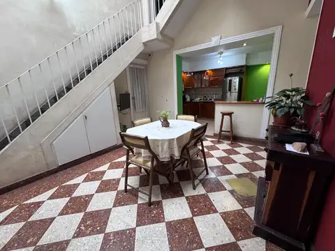 Casa 5 ambientes con 4 baños