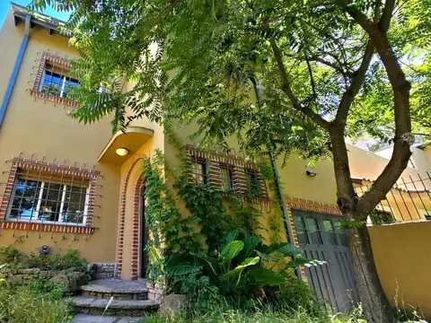 VENTA CASA 6 Amb. con cochera y jardín en FLORIDA