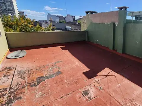 Casa 5 amb a refaccionar c/ galpón 292 m² Edif. - Mataderos