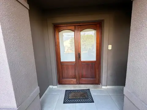 Casa 4 ambientes con 4 baños