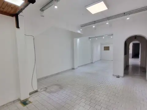 Local en Alquiler Via Púb.