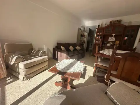 Dos ambientes c/dependencia al frente con balcon en Plaza Mitre