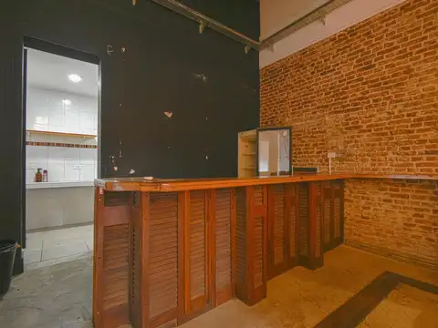 Casa de época en venta – Ideal uso comercial Flores