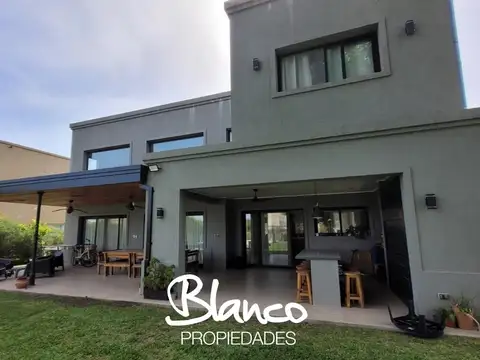 Casa en Alquiler Temporal con 1 cochera