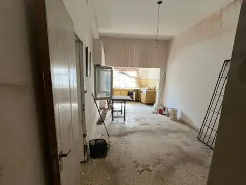 Casa en VENTA a refaccionar con lote en lote 375 metros GOROSTIAGA