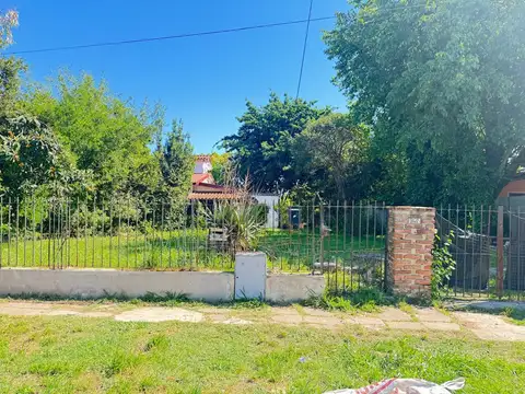 Casa en venta a reciclar en Berazategui.