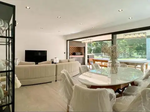 Casa en Venta en Plaza Mitre, USD 253.000