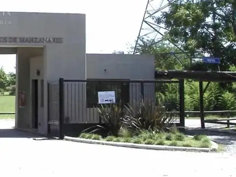 Venta - Lote en Barrio Altos de Manzanares / Pilar