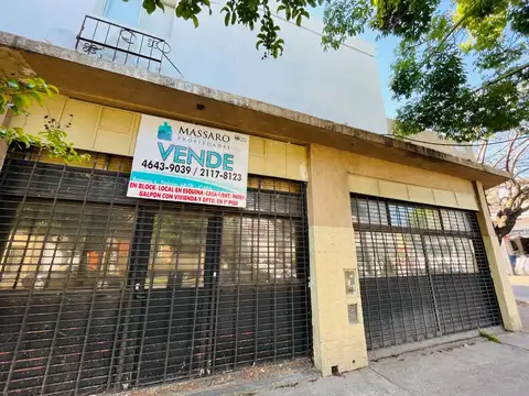 Venta en block de local en esquina, galpón y dos viviendas, Lomas del Mirador.